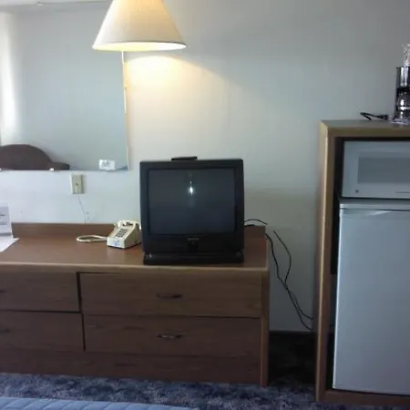 Knights Inn Boardman Room photo